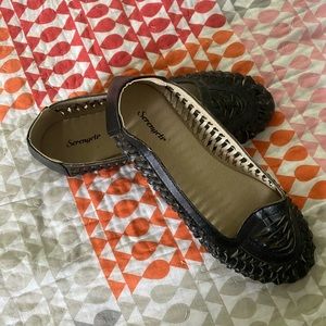 NWOT Serengeti black braided flats, size 7.
